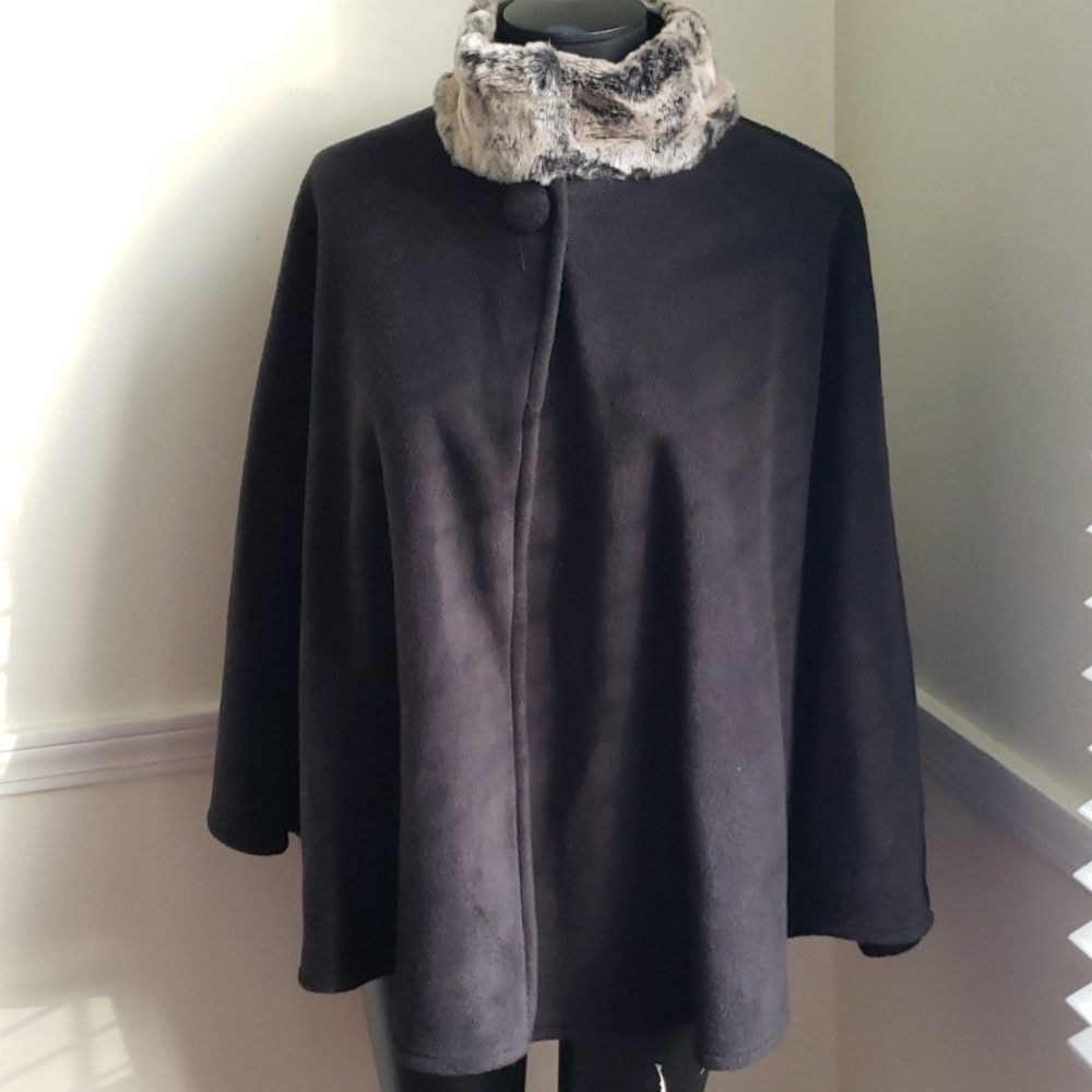 OSFM East 5th Black Fleece Cape w faux fur collar